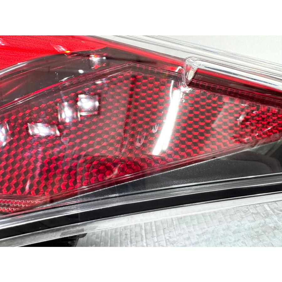 プリウス50系】純正リアコンビネーションランプ左右セット