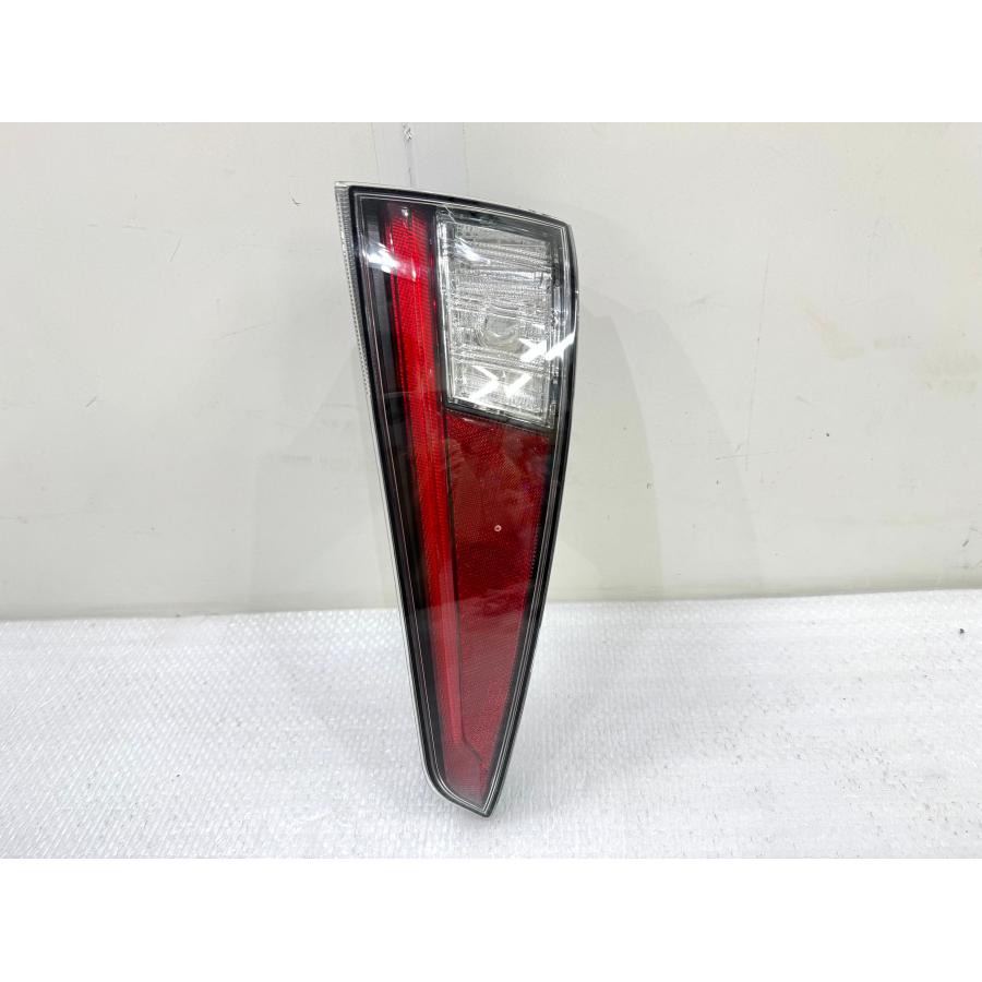 良品】プリウス50 ZVW50 前期 純正テールライト 右 リアフォグ無 KOITO