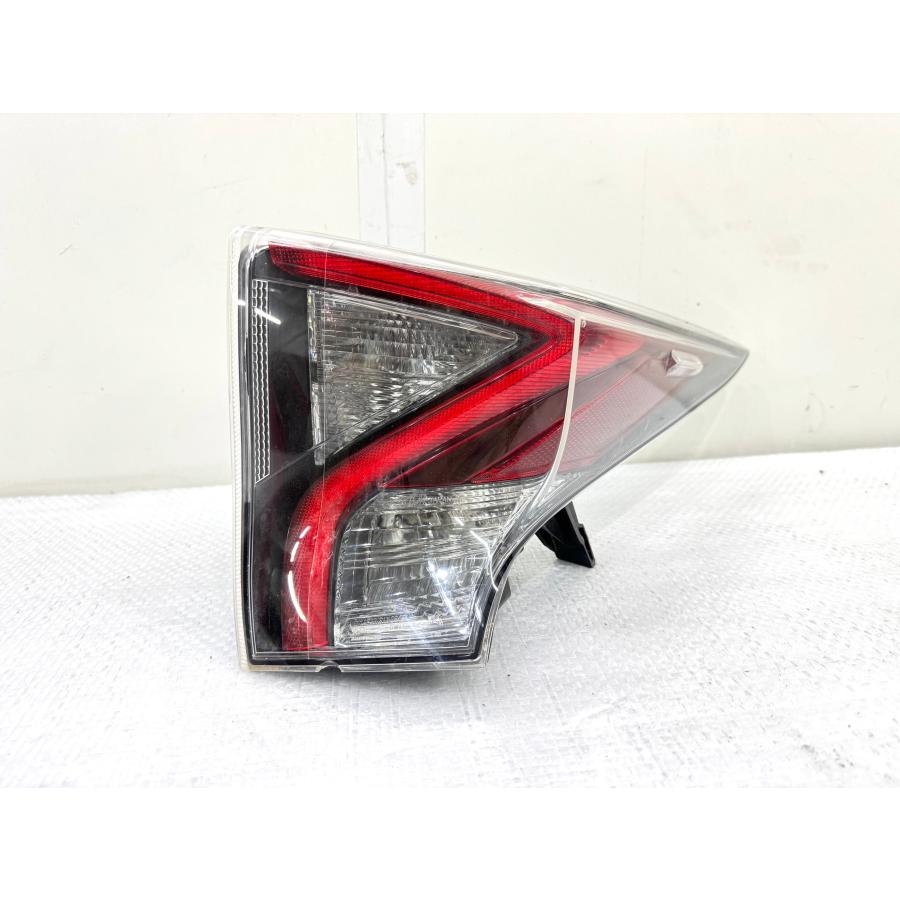 プリウス50 ZVW50 前期 純正テールライト 右 リアフォグ無 KOITO 47-77