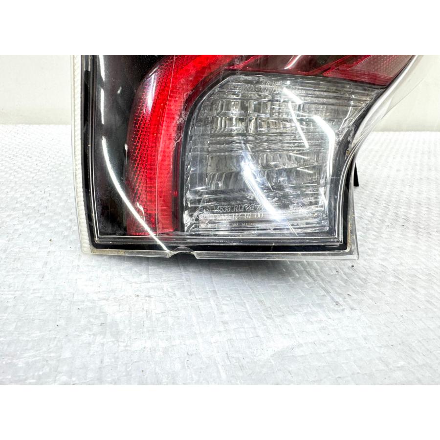 プリウス50 ZVW50 前期 純正テールライト 右 リアフォグ無 KOITO 47-77