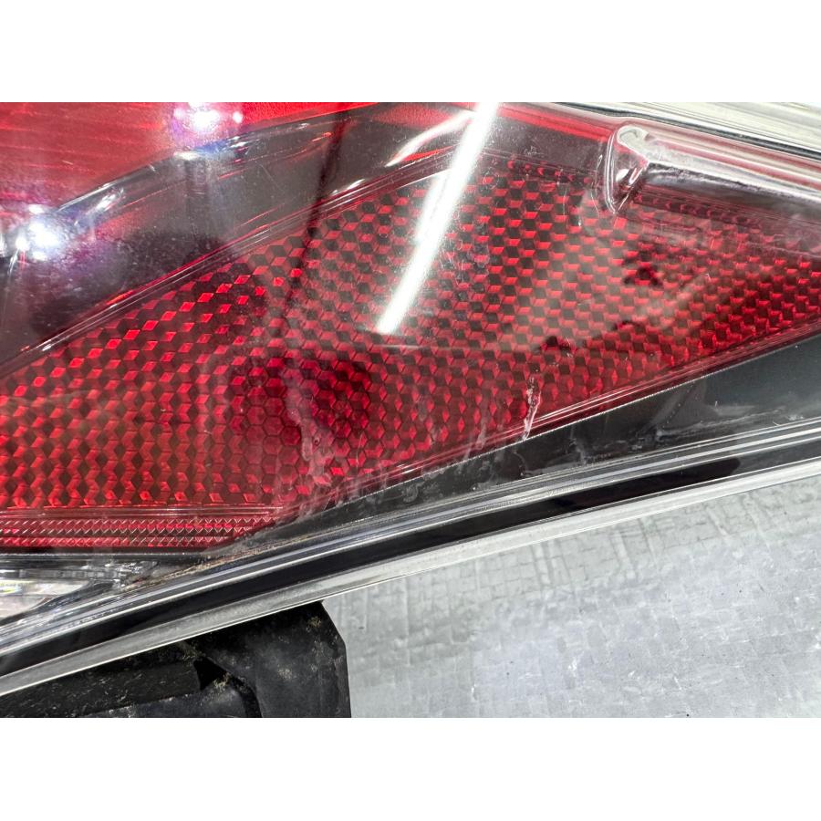 プリウス50 ZVW50 前期 純正テールライト 右 リアフォグ無 KOITO 47-77