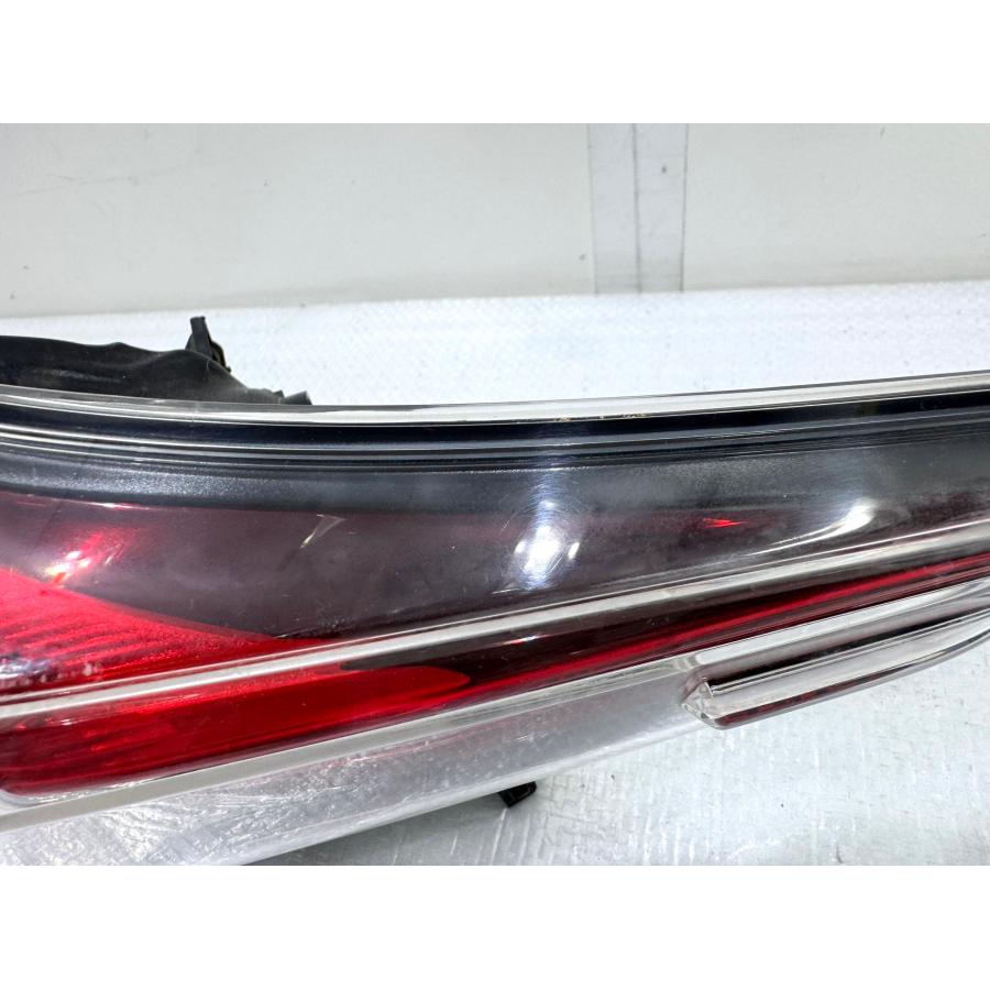 プリウス50 ZVW50 前期 純正テールライト 右 リアフォグ無 KOITO 47-77