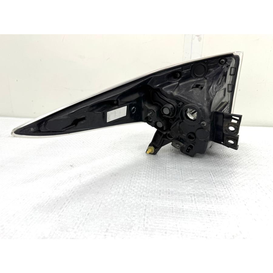 プリウス50 ZVW50 前期 純正テールライト 右 リアフォグ無 KOITO 47-77