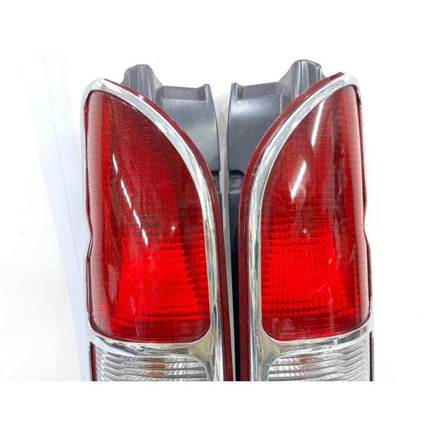 ハイエース 純正テールランプ 左右セット koito 26-120 200系 ハイエース 純正テールライト左右 メッキカバー付 KOITO 26-120