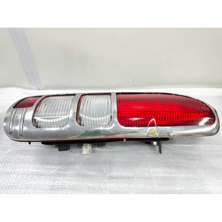 200系 ハイエース 純正テールライト左右 メッキカバー付 KOITO 26-120