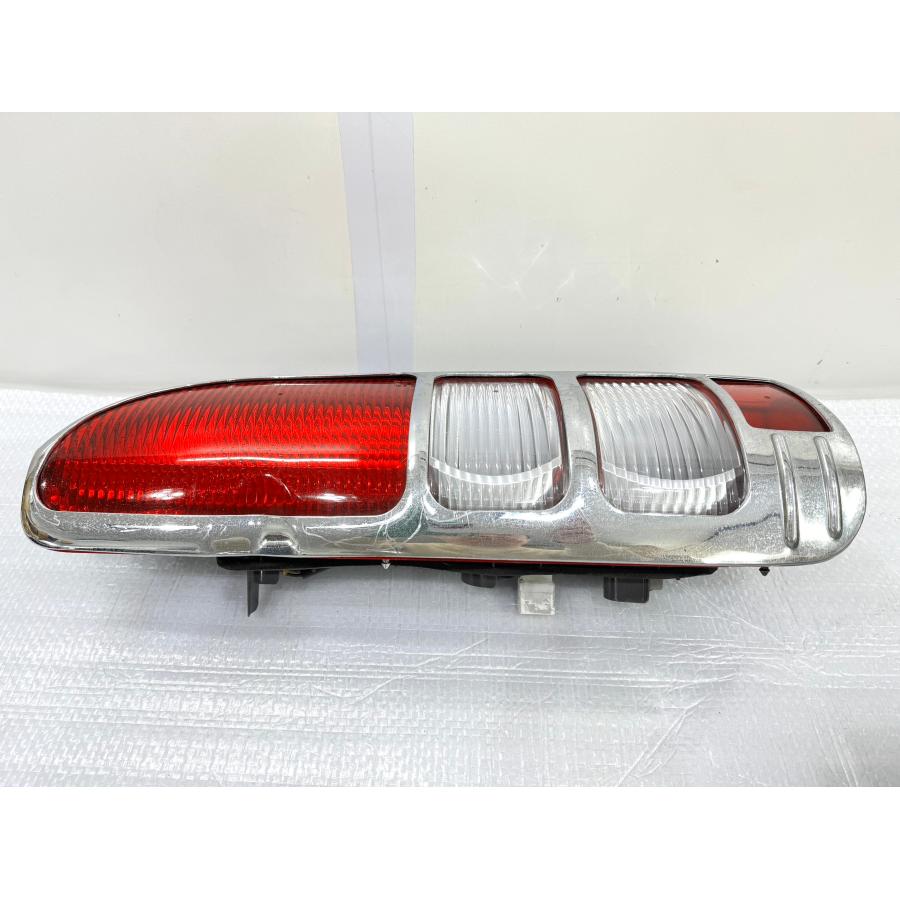 200系 ハイエース 純正テールライト左右 メッキカバー付 KOITO 26-120