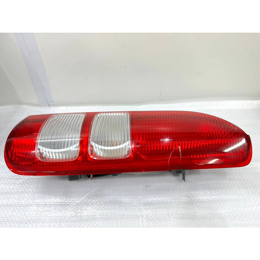 良品】200系 ハイエース 純正テールライト左右 KOITO 26-120 （Z42-14