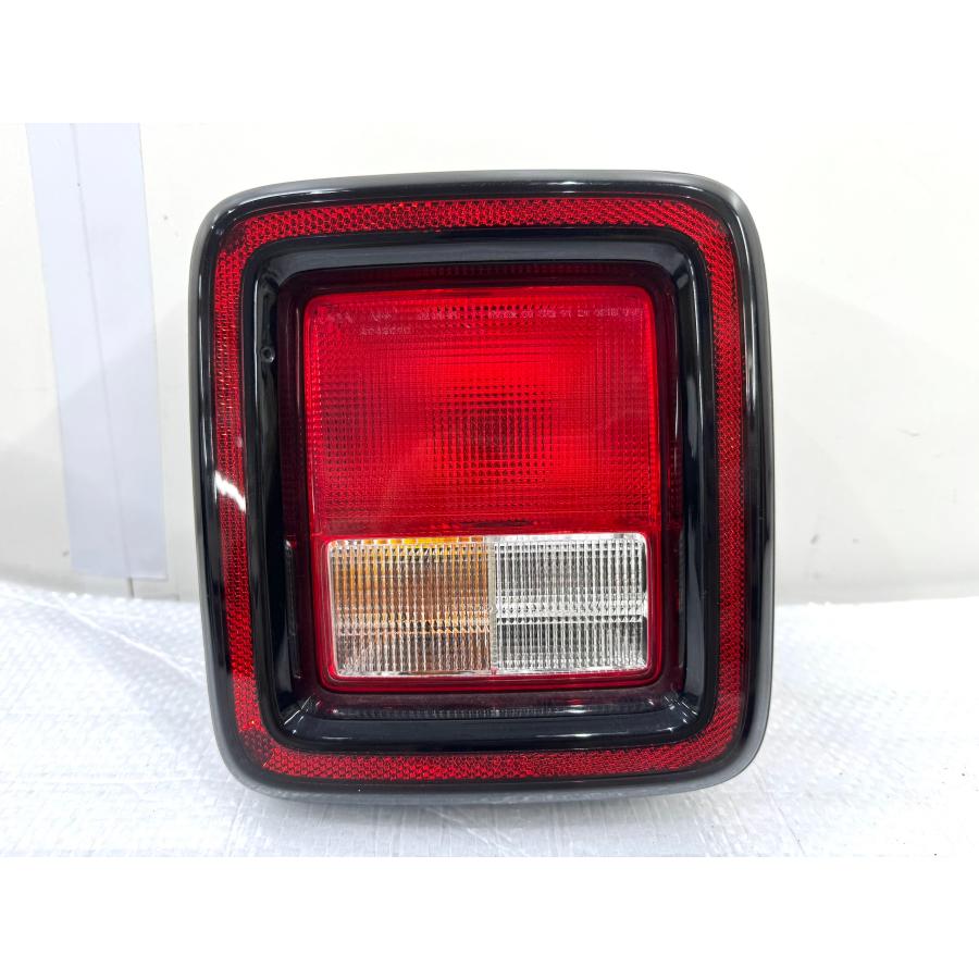 ジープ ラングラー JL 左テールライト 赤68474045AA Jeep Wrangler JL