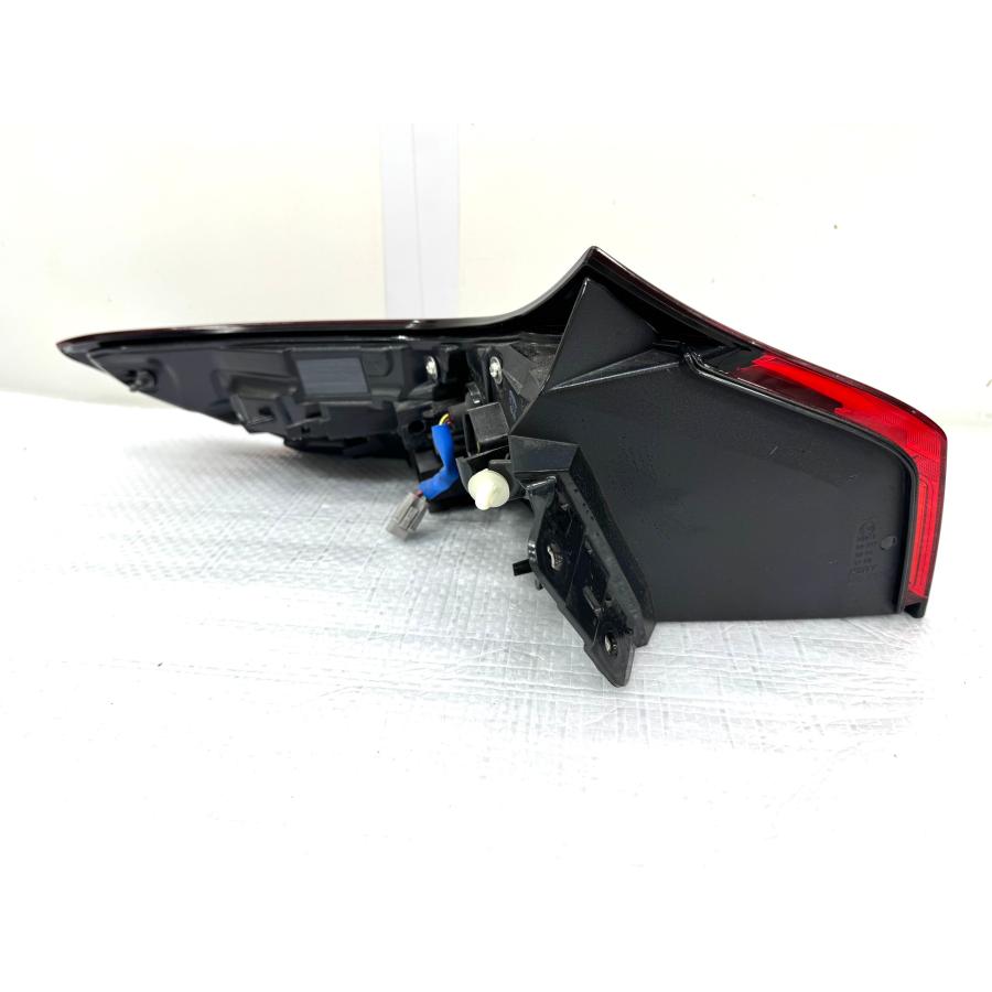 エクストレイル T33 純正テールライト 右 KOITO 220-2378W （Z42-19