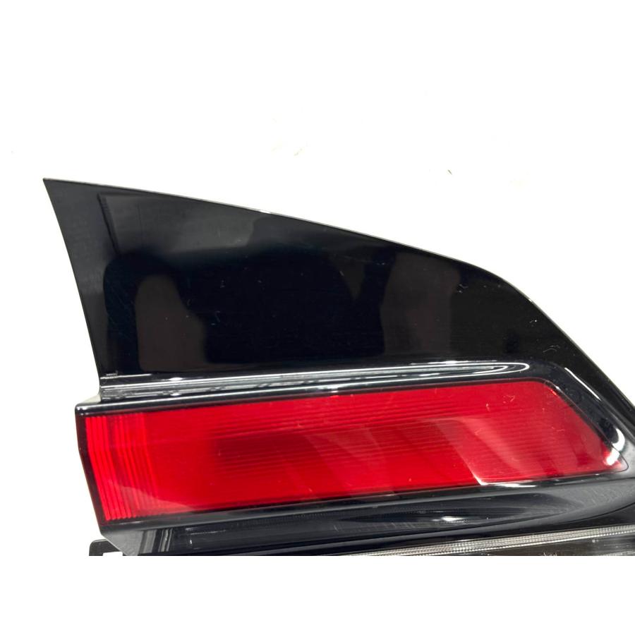 ☆美品☆ トヨタ プリウス ZVW60 MXWH60 純正 右 テールライト 81551