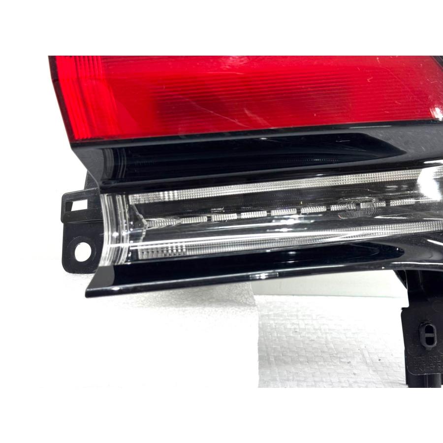 ☆美品☆ トヨタ プリウス ZVW60 MXWH60 純正 右 テールライト 81551
