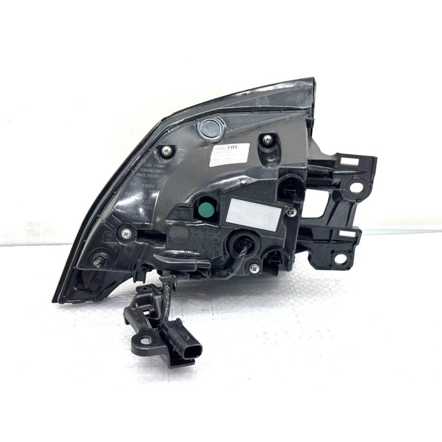 ☆美品☆ トヨタ プリウス ZVW60 MXWH60 純正 右 テールライト 81551