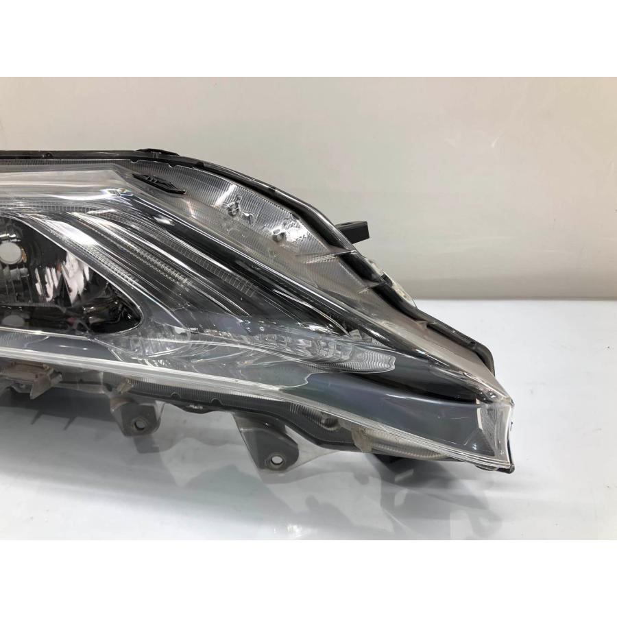 トヨタ ハリアー ZSU60 前期 純正 ヘッドランプ 右 LED KOITO48-147