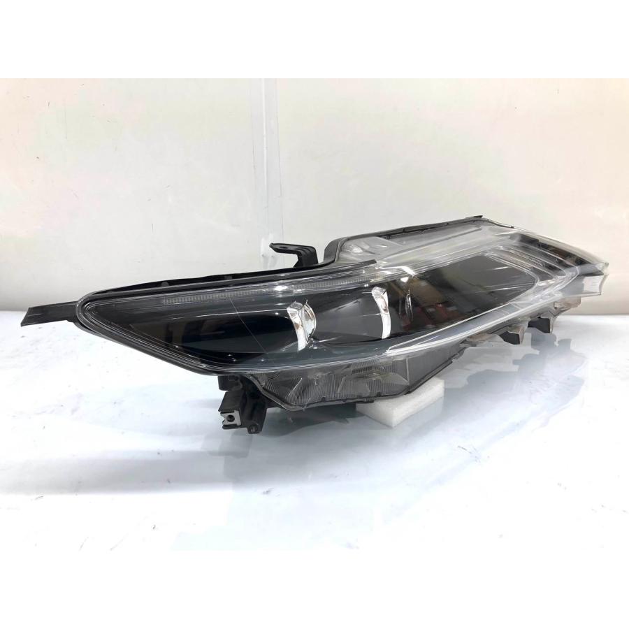 トヨタ ハリアー ZSU60 前期 純正 ヘッドランプ 右 LED KOITO48-147