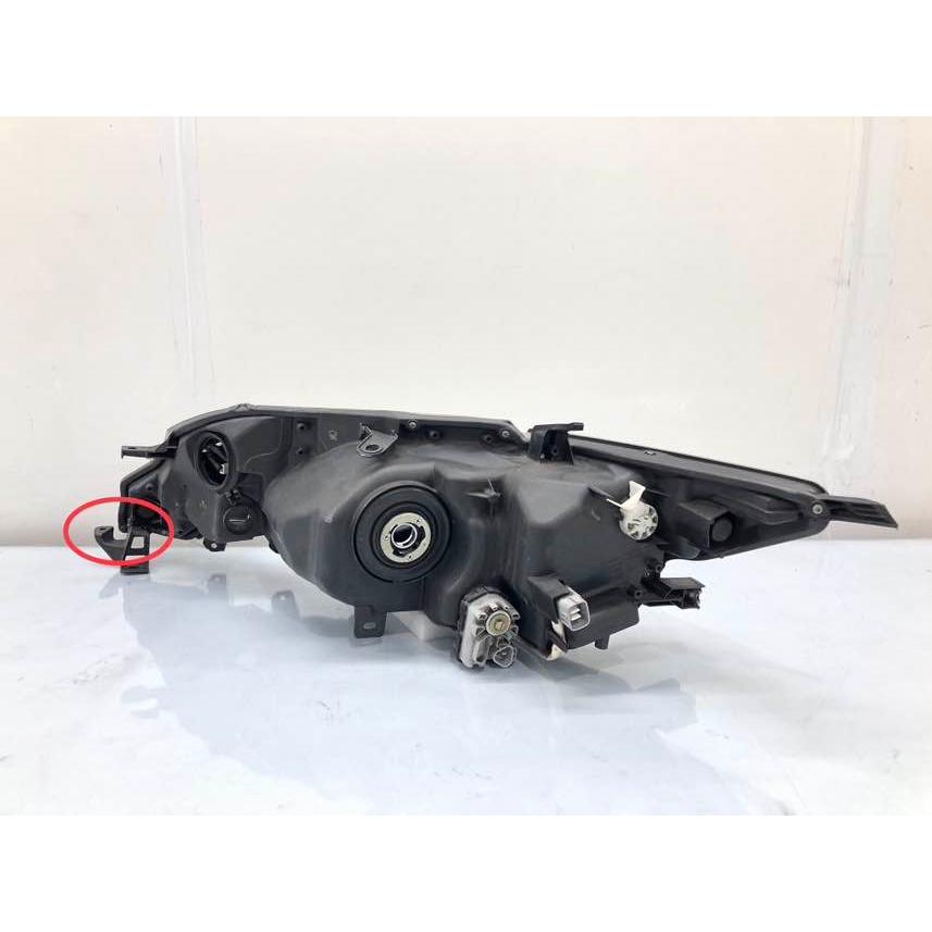 ハリアー純正ヘッドライト 右 補修あり トヨタ ハリアー ZSU60 前期 純正 ヘッドランプ 右 LED KOITO48-147