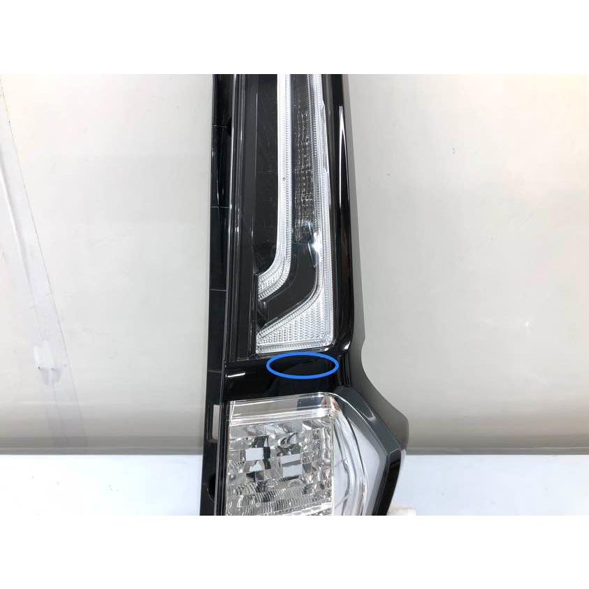 トヨタ ルーミーカスタム M900A/M910A 後期 純正 テールランプ 右