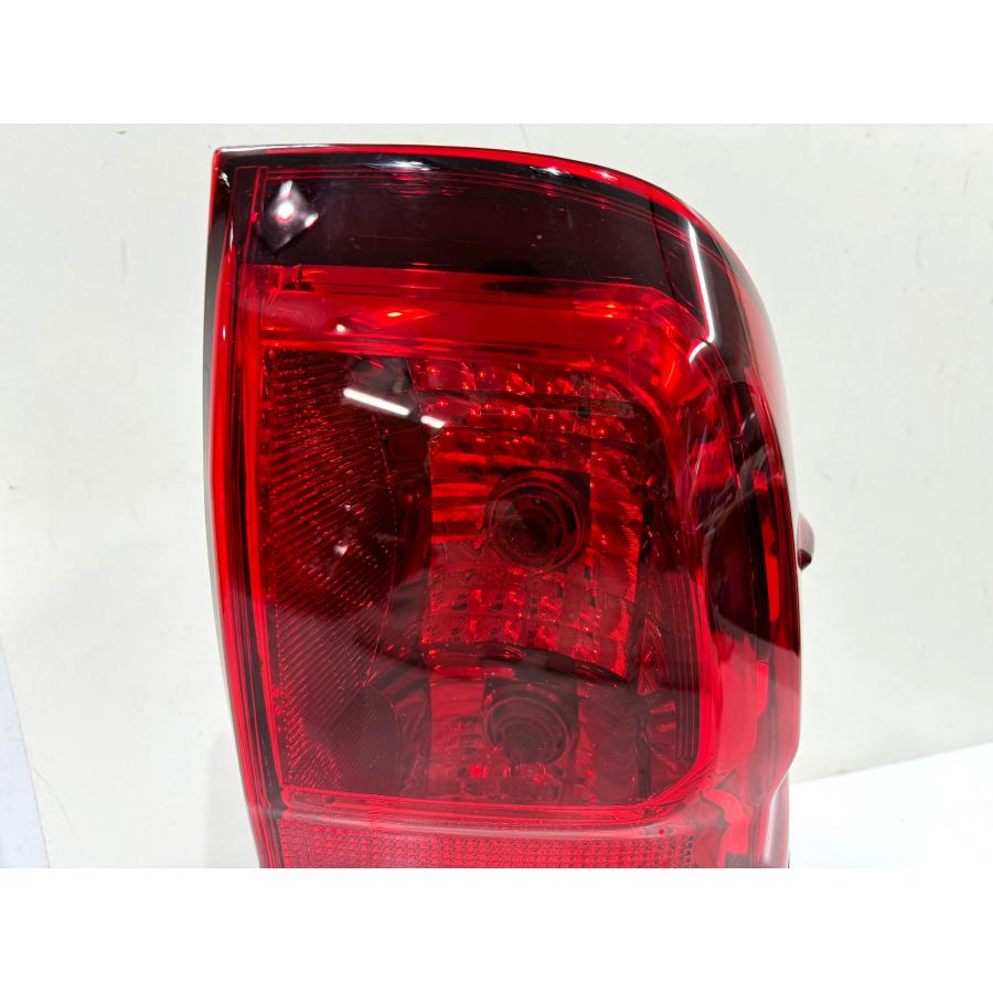良品】ハイラックス GUN125 純正テールライト 右 0K-38/刻印AD （Z43