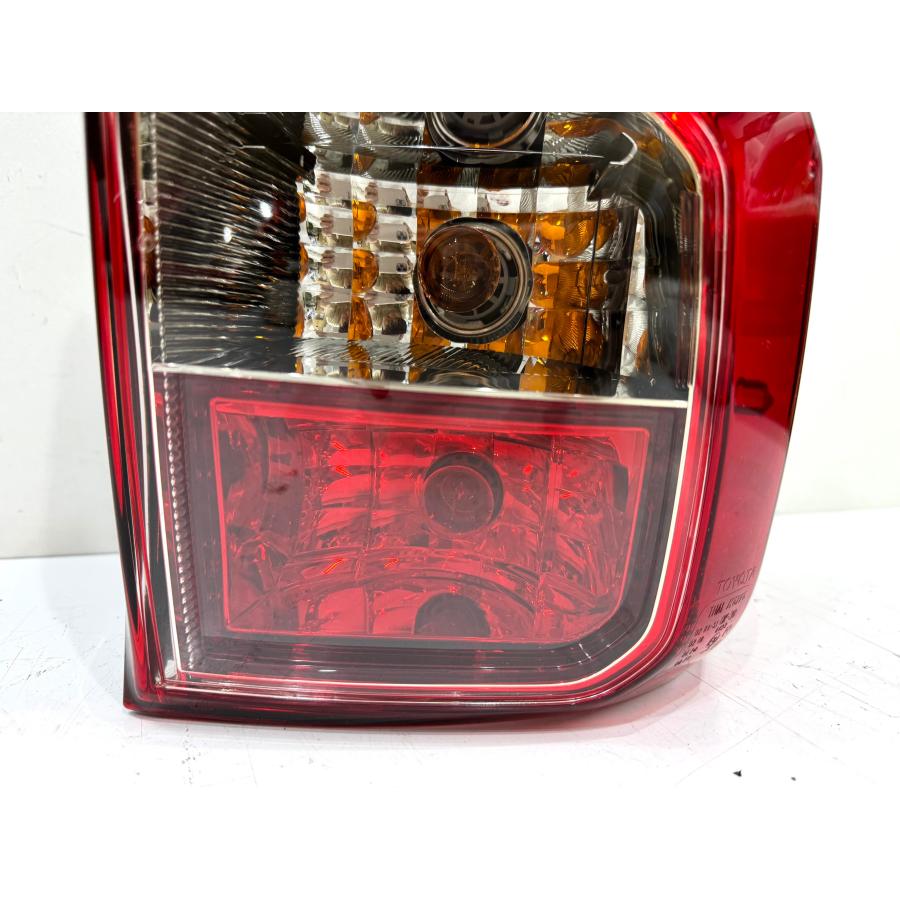 良品】ハイラックス GUN125 純正テールライト 右 0K-38/刻印AD （Z43