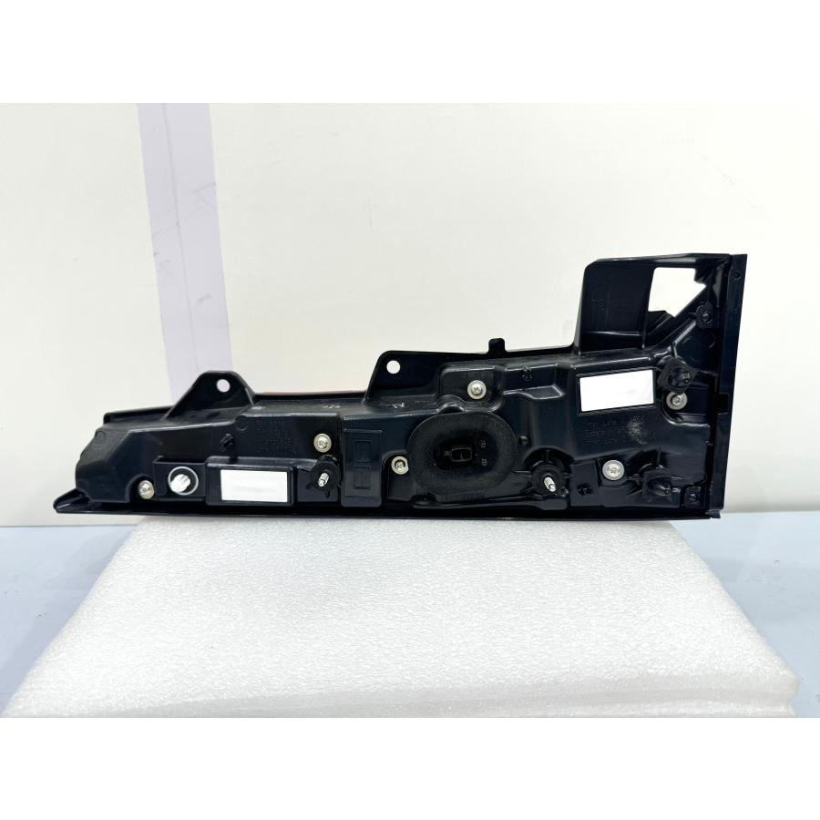 良品】ノア ZWR90/MZRA90 純正テールライト 左 81590-V1010/刻印AL
