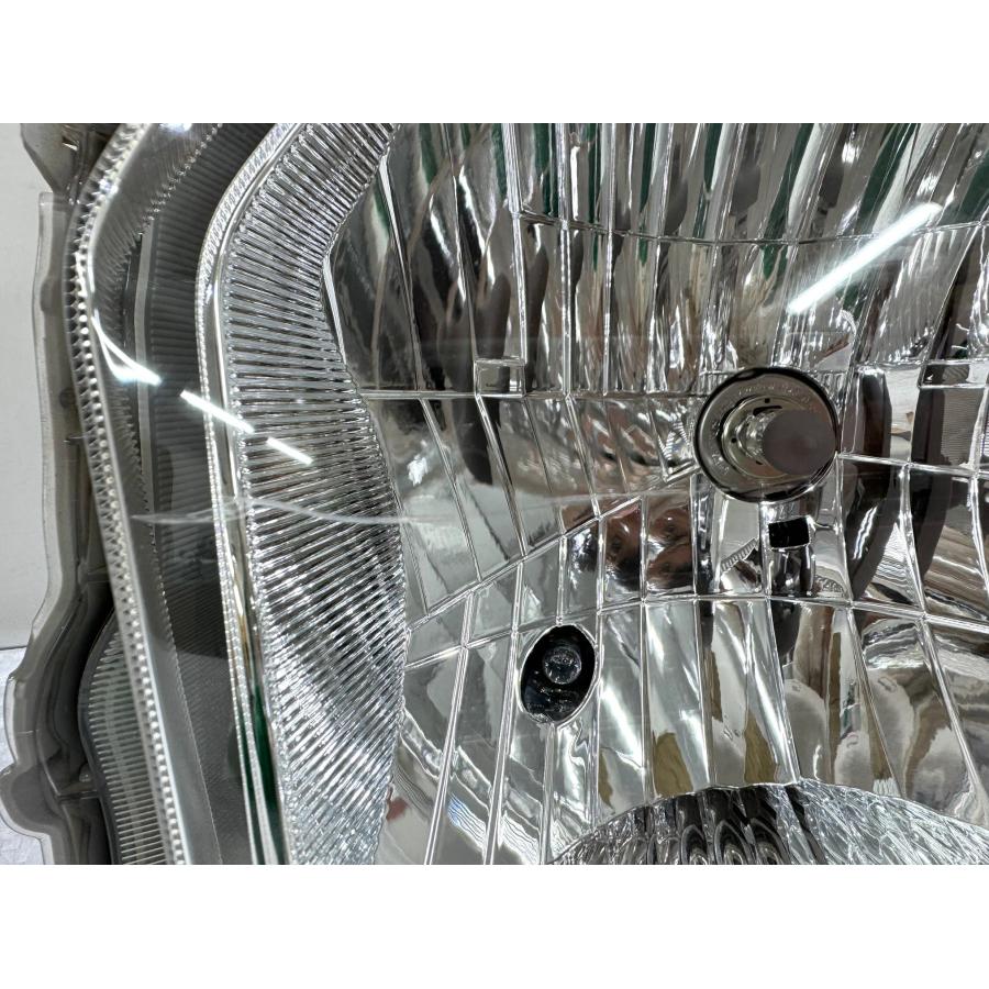 200系 ハイエース 4型〜 純正ハロゲンヘッドライト左右 KOITO 26-131