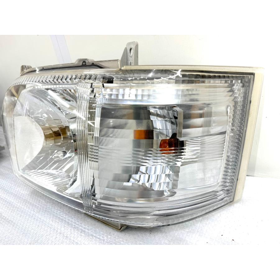 200系 ハイエース 4型〜 純正ハロゲンヘッドライト左右 KOITO 26-131