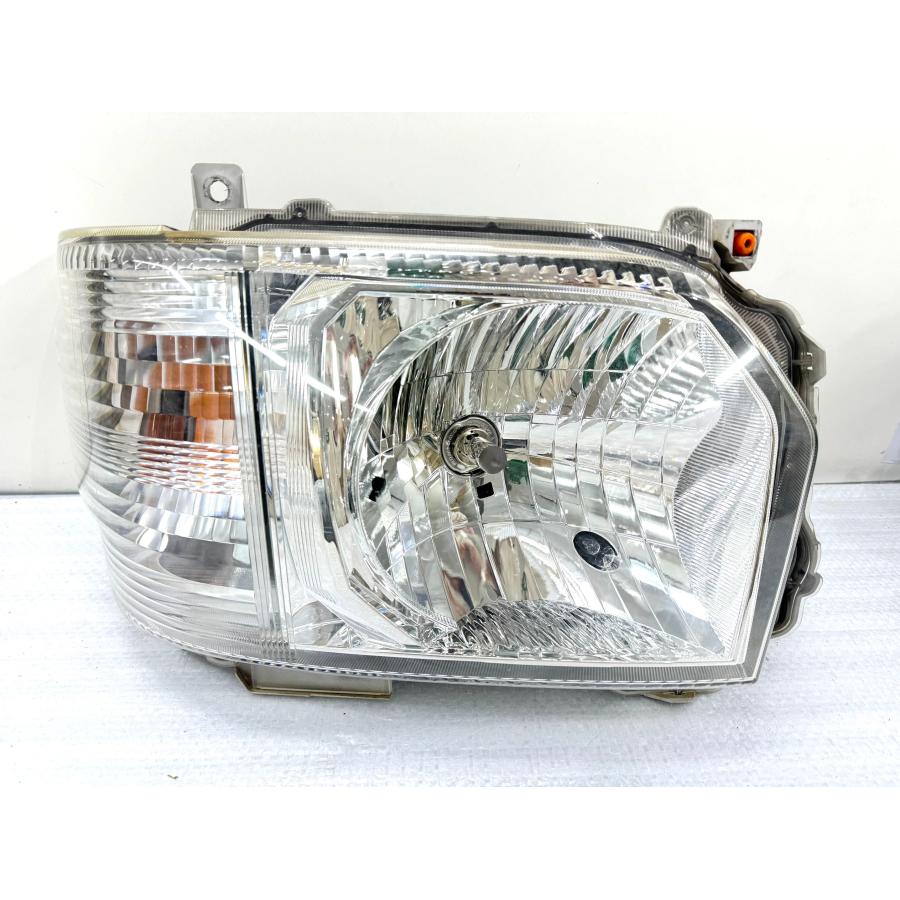 200系 ハイエース 4型〜 純正ハロゲンヘッドライト左右 KOITO 26-131