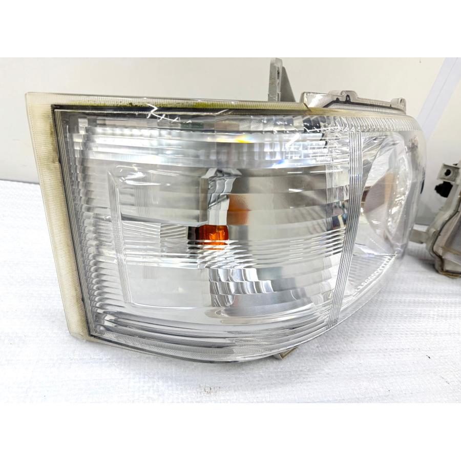 200系 ハイエース 4型〜 純正ハロゲンヘッドライト左右 KOITO 26-131