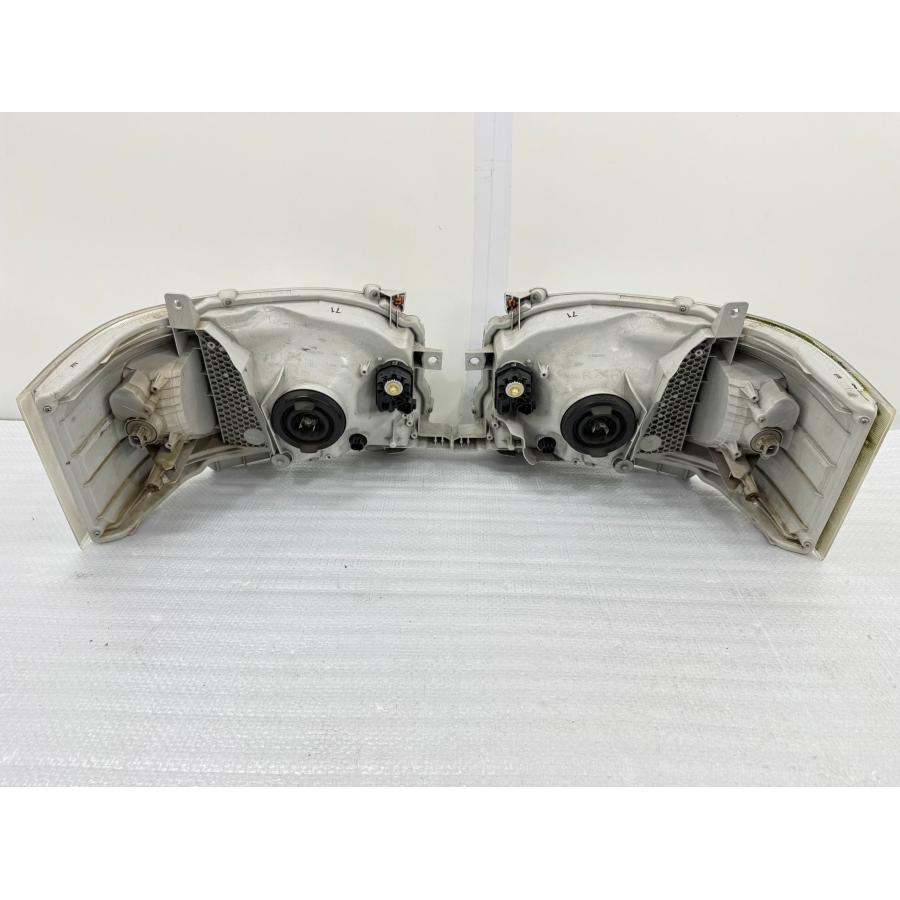 200系 ハイエース 4型〜 純正ハロゲンヘッドライト左右 KOITO 26-131