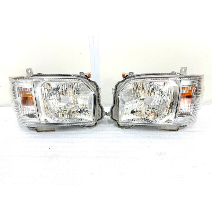 良品】200系 ハイエース 4型〜 純正ハロゲンヘッドライト左右 KOITO 26
