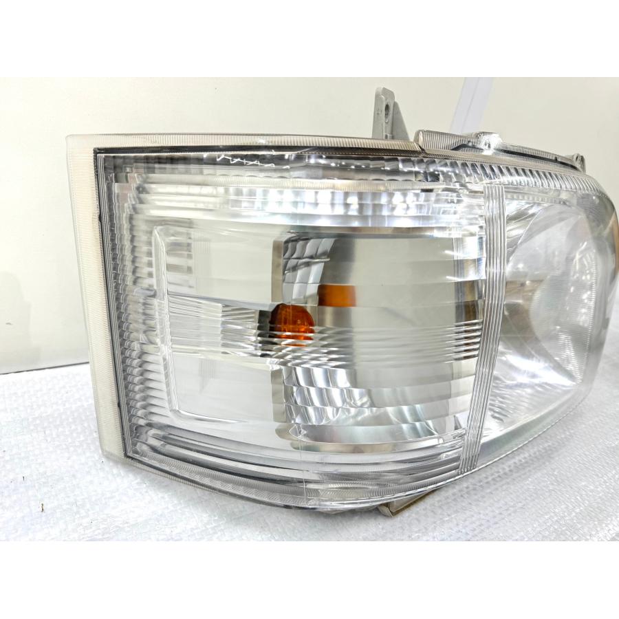 良品】200系 ハイエース 4型〜 純正ハロゲンヘッドライト左右 KOITO 26