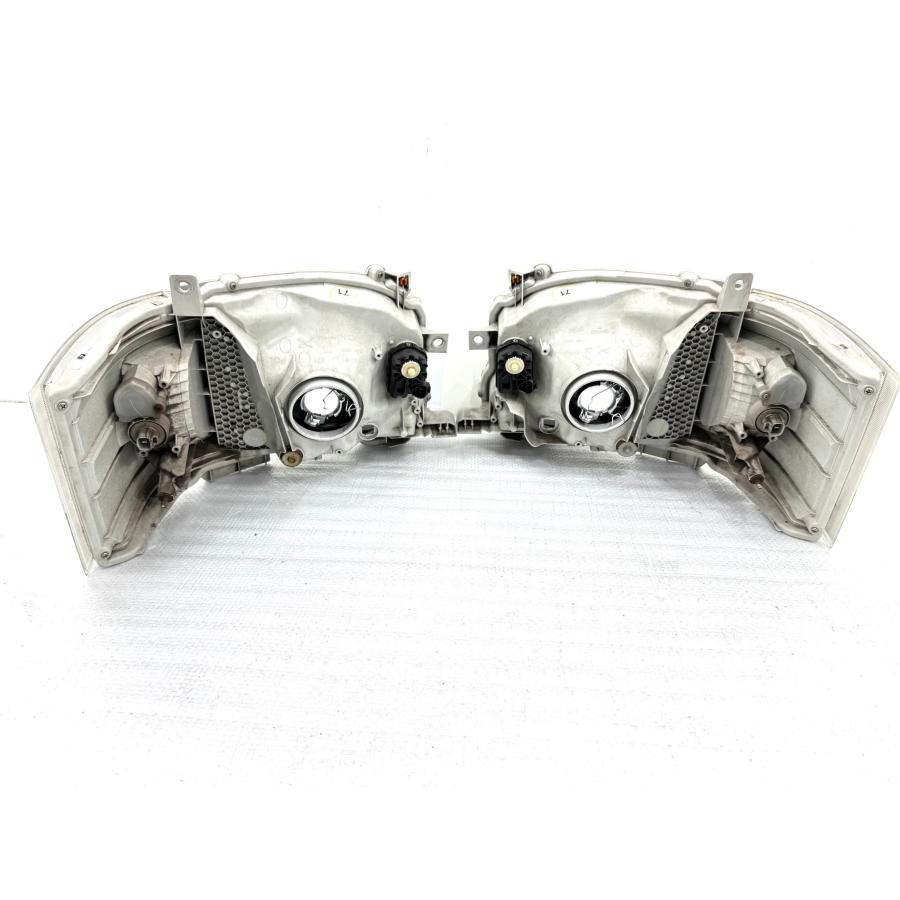 良品】200系 ハイエース 4型〜 純正ハロゲンヘッドライト左右 KOITO 26