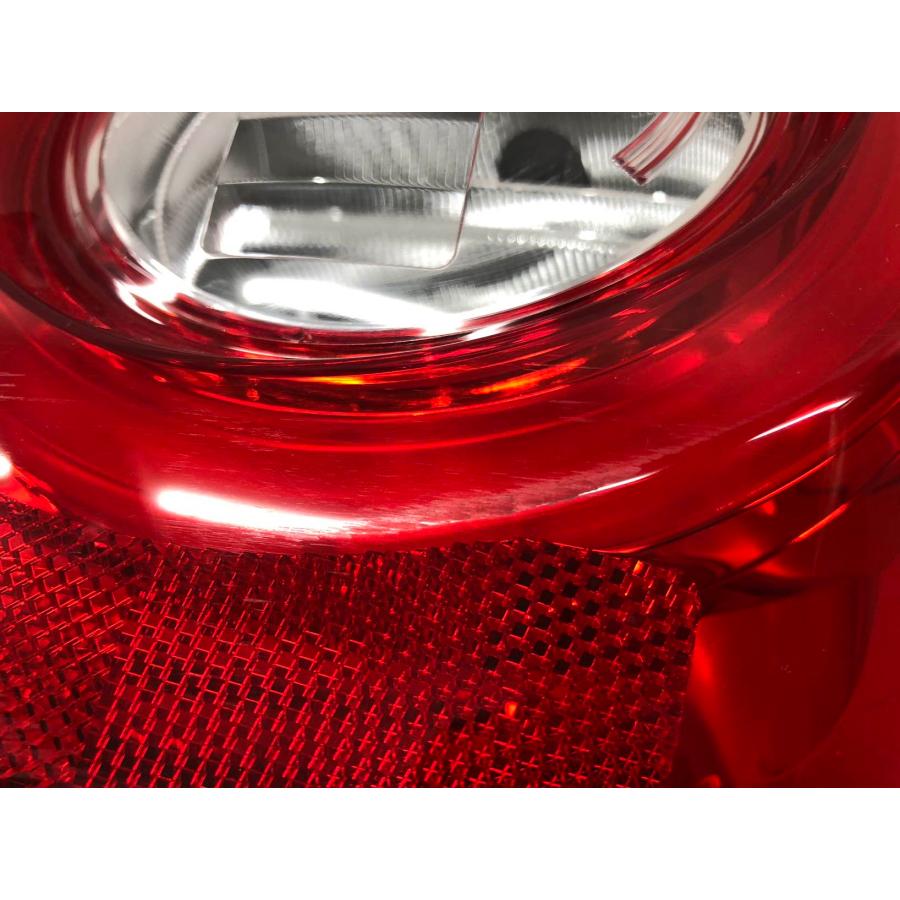 ダイハツ ムーヴキャンバス LA850S 純正 テールランプ 右