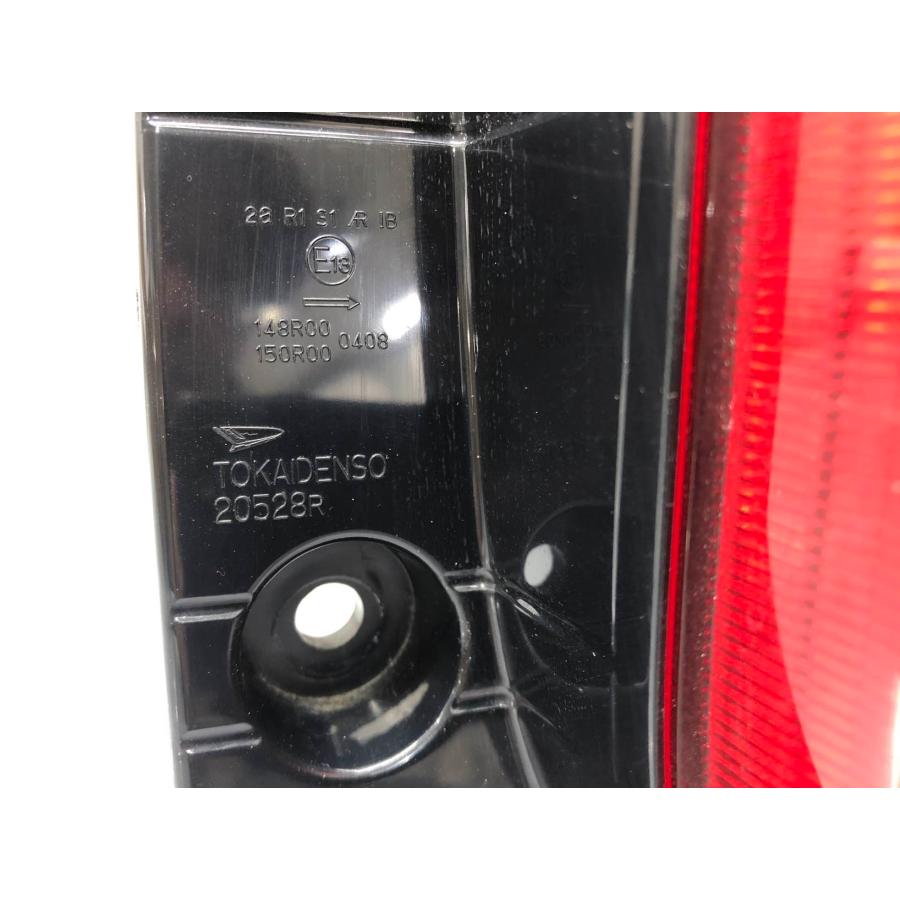 ダイハツ ムーヴキャンバス LA850S 純正 テールランプ 右