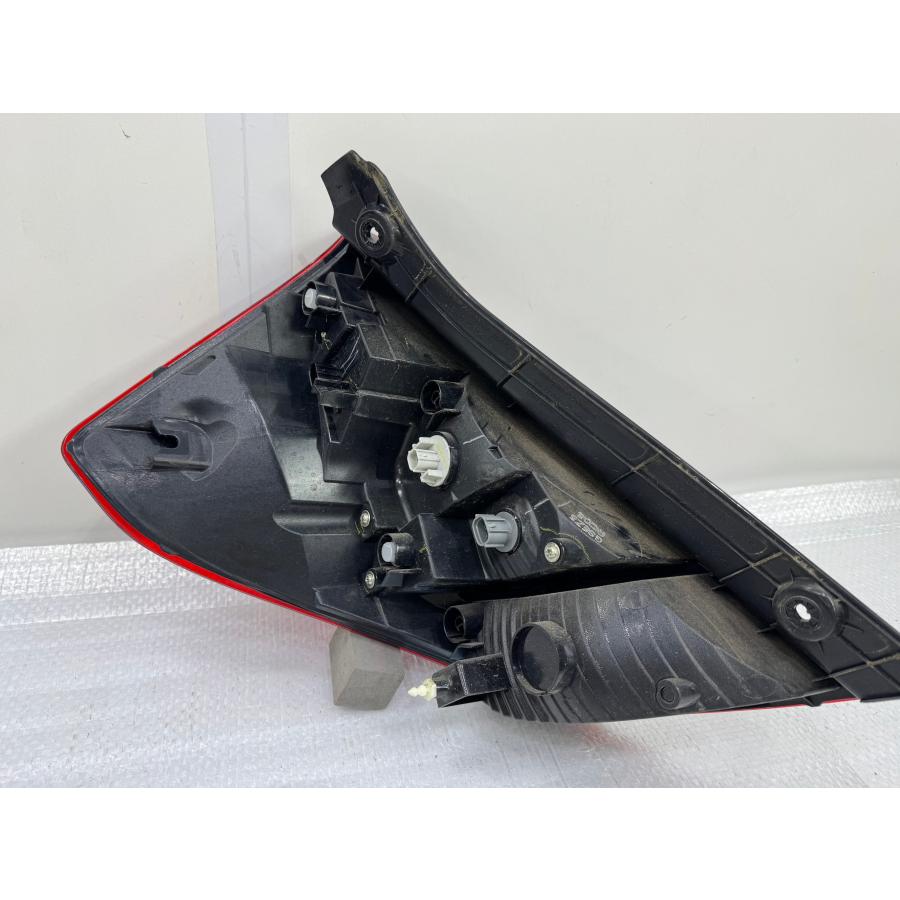 フィット GP5 純正テールライト 右 STANLEY W1698 (Z45-98) : Reパーツ