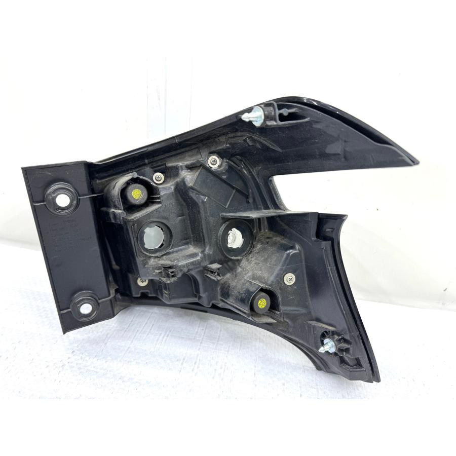 良品】シエンタ NHP170/NSP170 後期 純正テールライト 左 KOITO 52-318