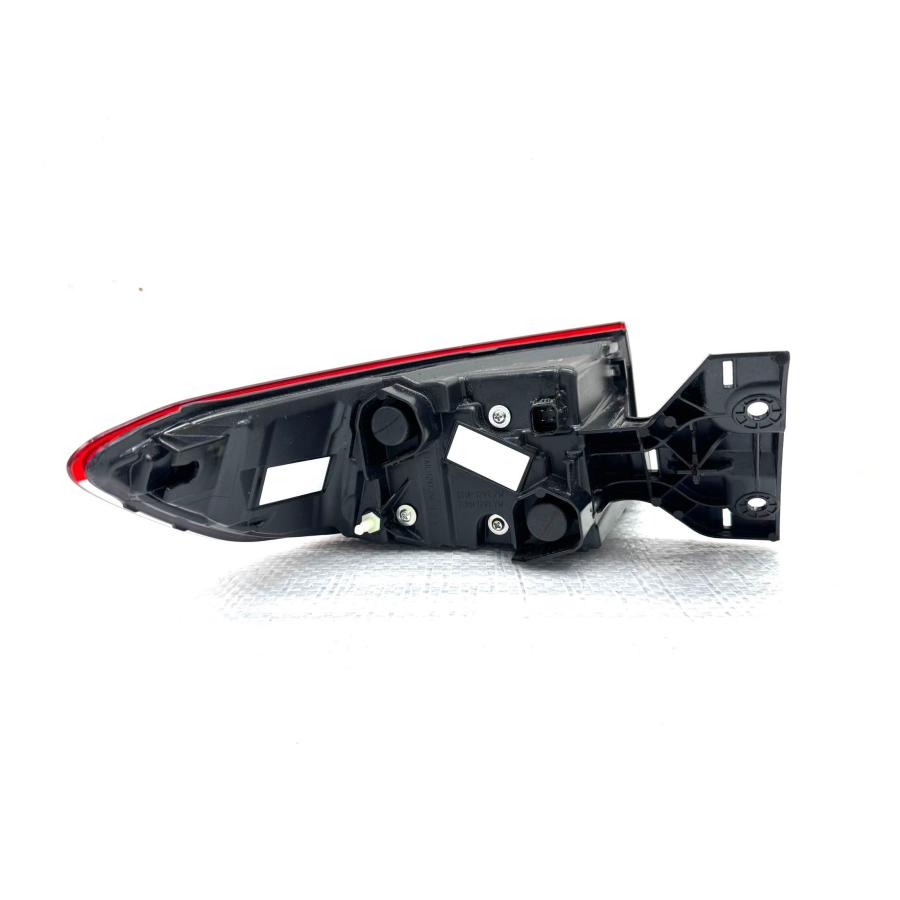 ☆美品☆ ホンダ ヴェゼル RV4/5/6 後期 純正 右 テールライト