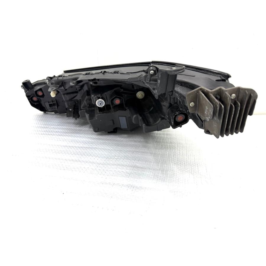 良品】プリウス60 ZVW60/MXHW60 純正LEDヘッドライト 右 KOITO 47-123