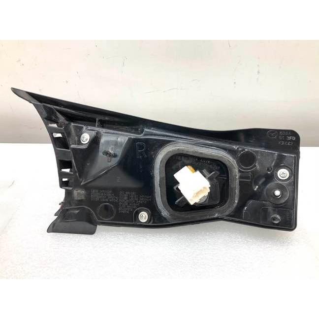 マツダ CX-5 KF2P 前期 純正 テールフィニッシャーランプ 右 LED