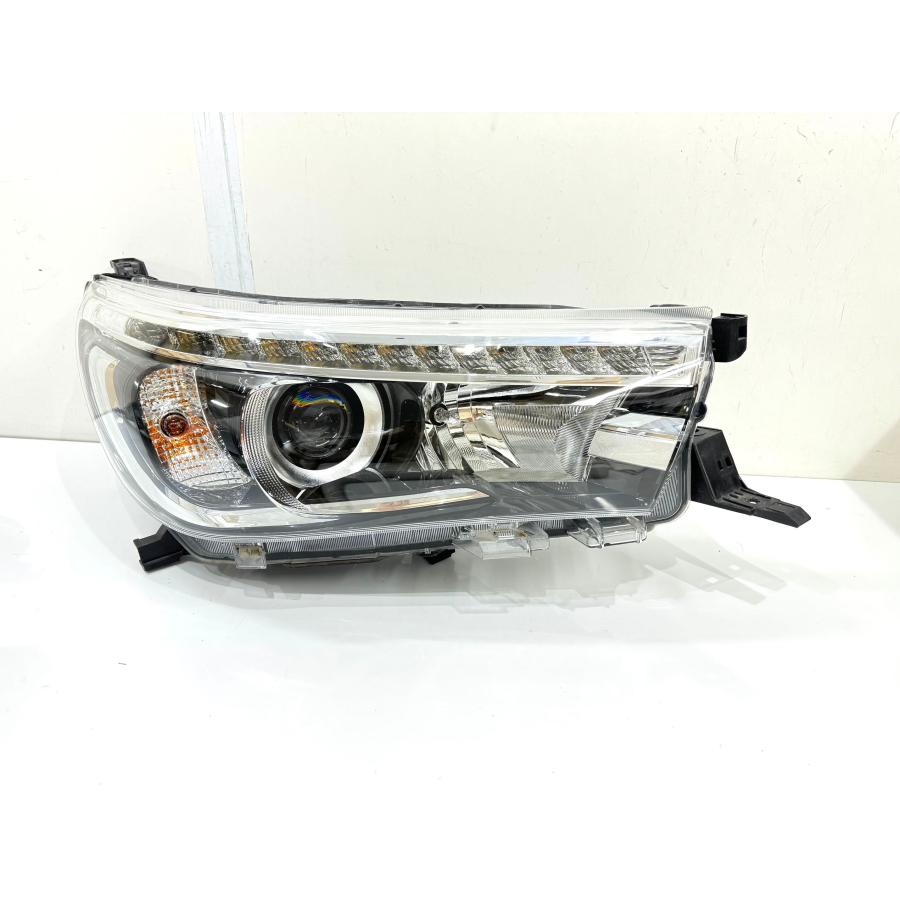 レンズ綺麗】ハイラックスス GUN125 前期 純正LEDヘッドライト 右