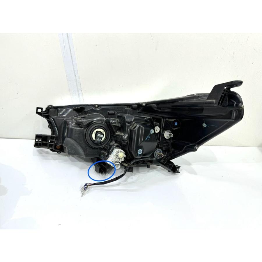 レンズ綺麗】ハイラックスス GUN125 前期 純正LEDヘッドライト 右