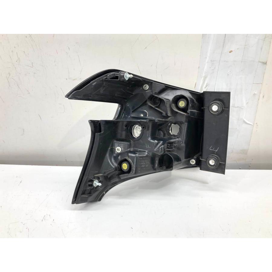 トヨタ シエンタ NSP170G 前期 純正 テールランプ 右 KOITO52-283（Z5