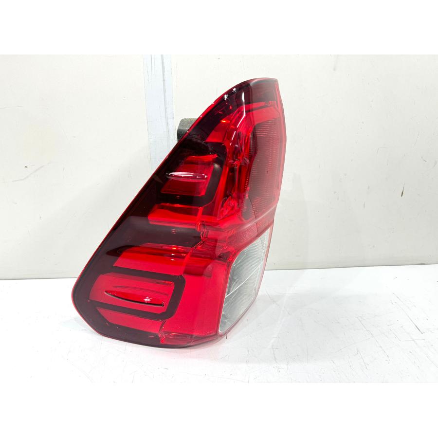 良品】ハイラックス GUN125 前期 純正テールライト 左 KOITO 0K-37