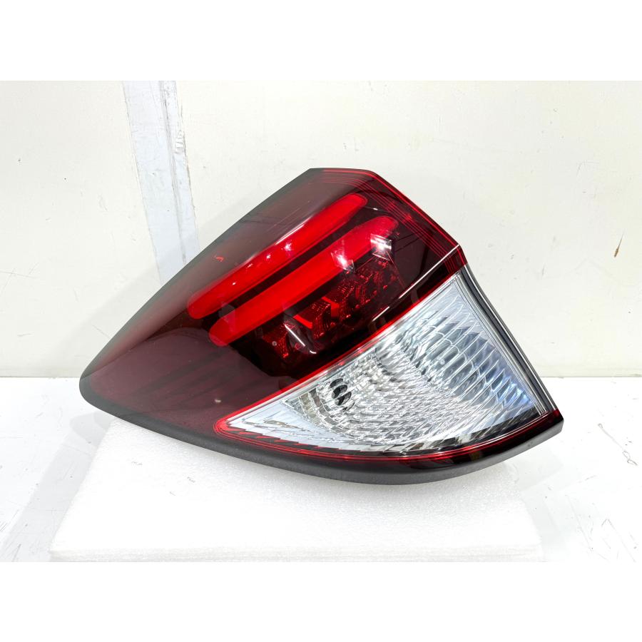 ヴェゼル RU3 左テール KOITO 220-62164 良品】ヴェゼル ハイブリッド RU3 純正テールライト 左 KOITO 220