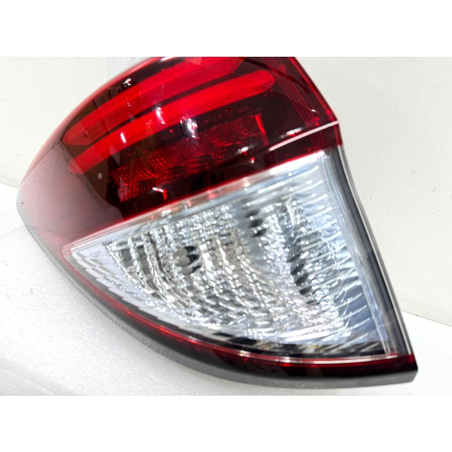 良品】ヴェゼル ハイブリッド RU3 純正テールライト 左 KOITO 220