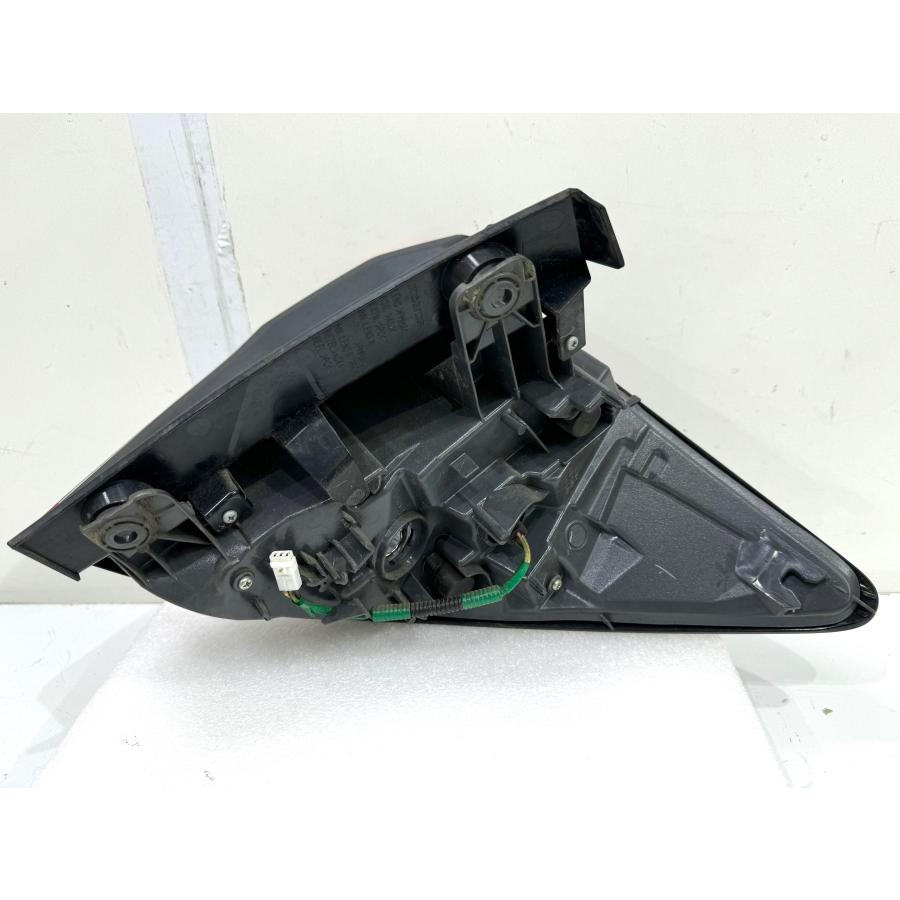 良品】ヴェゼル ハイブリッド RU3 純正テールライト 左 KOITO 220