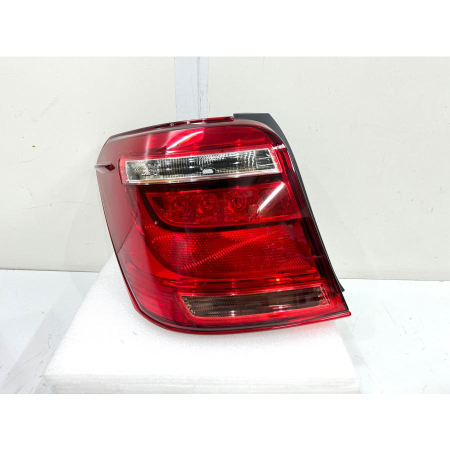 S*n様 TOYOTA カローラアクシオ 左へッドライト　koito 12-59 良品】カローラアクシオ 160系 後期 NZE161 純正テールライト 左 KOITO