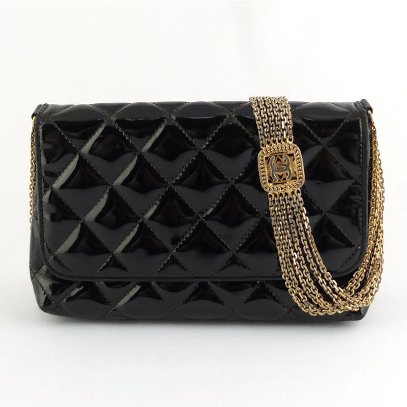 CHANEL シャネル ボディバッグココマークマトラッセ キルティング エナメル