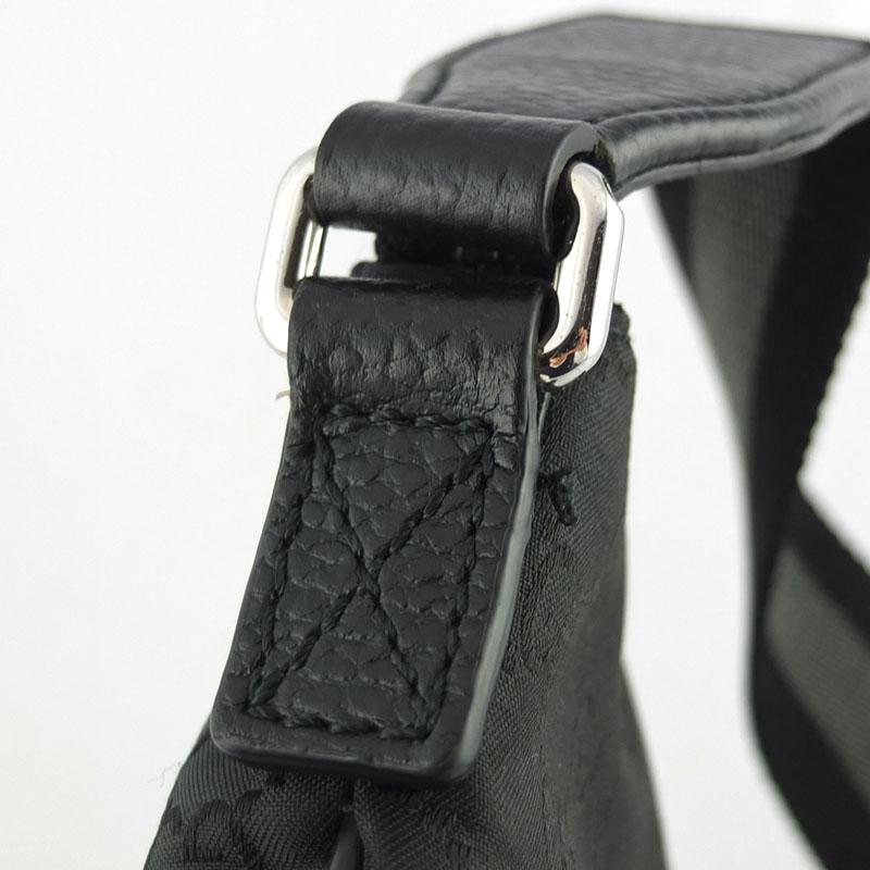 NR71　br4873tm 【GUCCI】 ショルダーバッグ　GGナイロン　ブラック×シルバー金具　449183 グッチ GUCCI ショルダーバッグ 449183 GGナイロン ブラック 【中古