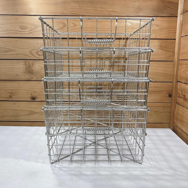 [美品] ステンレス製　給食カゴ　ワイヤーバスケット　4つセット 中古】ステンレス 食器かご 給食かご 配膳かご ワイヤーバスケット