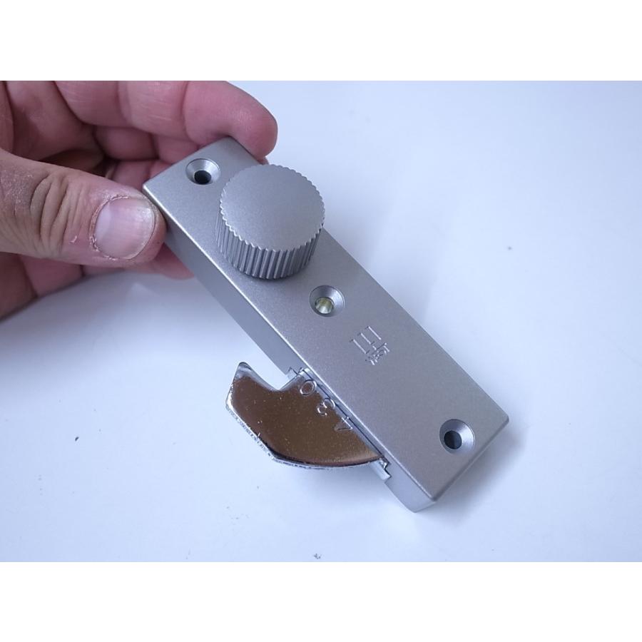 ウェスト社製 万能面付鎌錠 内締りタイプ 430-3STシルバー色 引戸錠